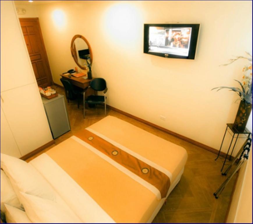 Avitel Hotel Makati City Room photo