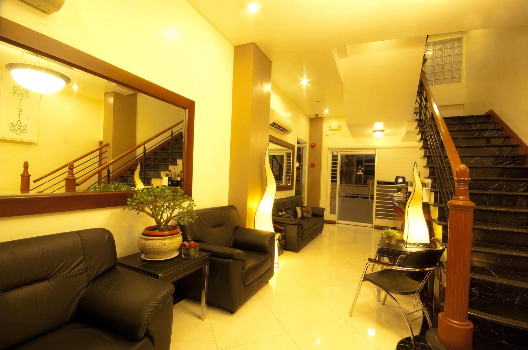 Avitel Hotel Makati City Exterior photo