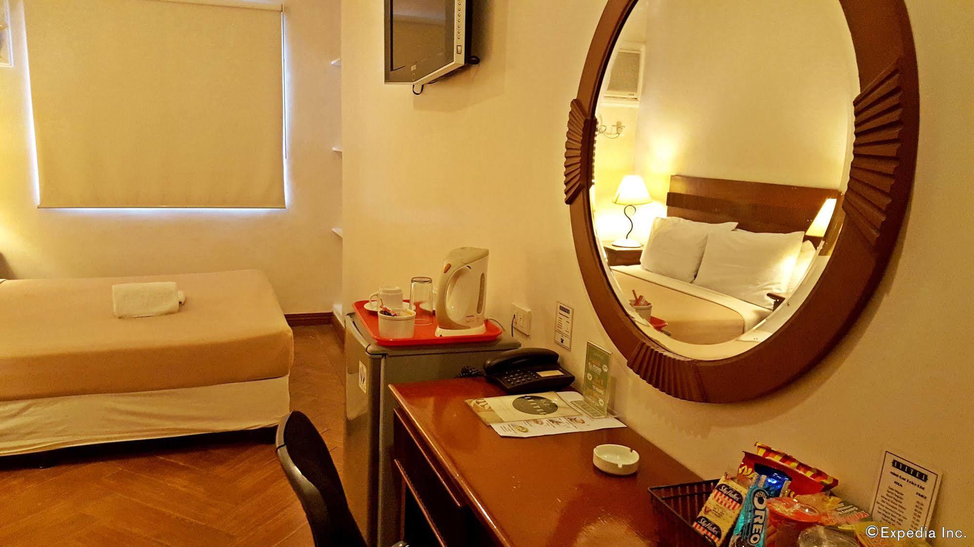 Avitel Hotel Makati City Exterior photo