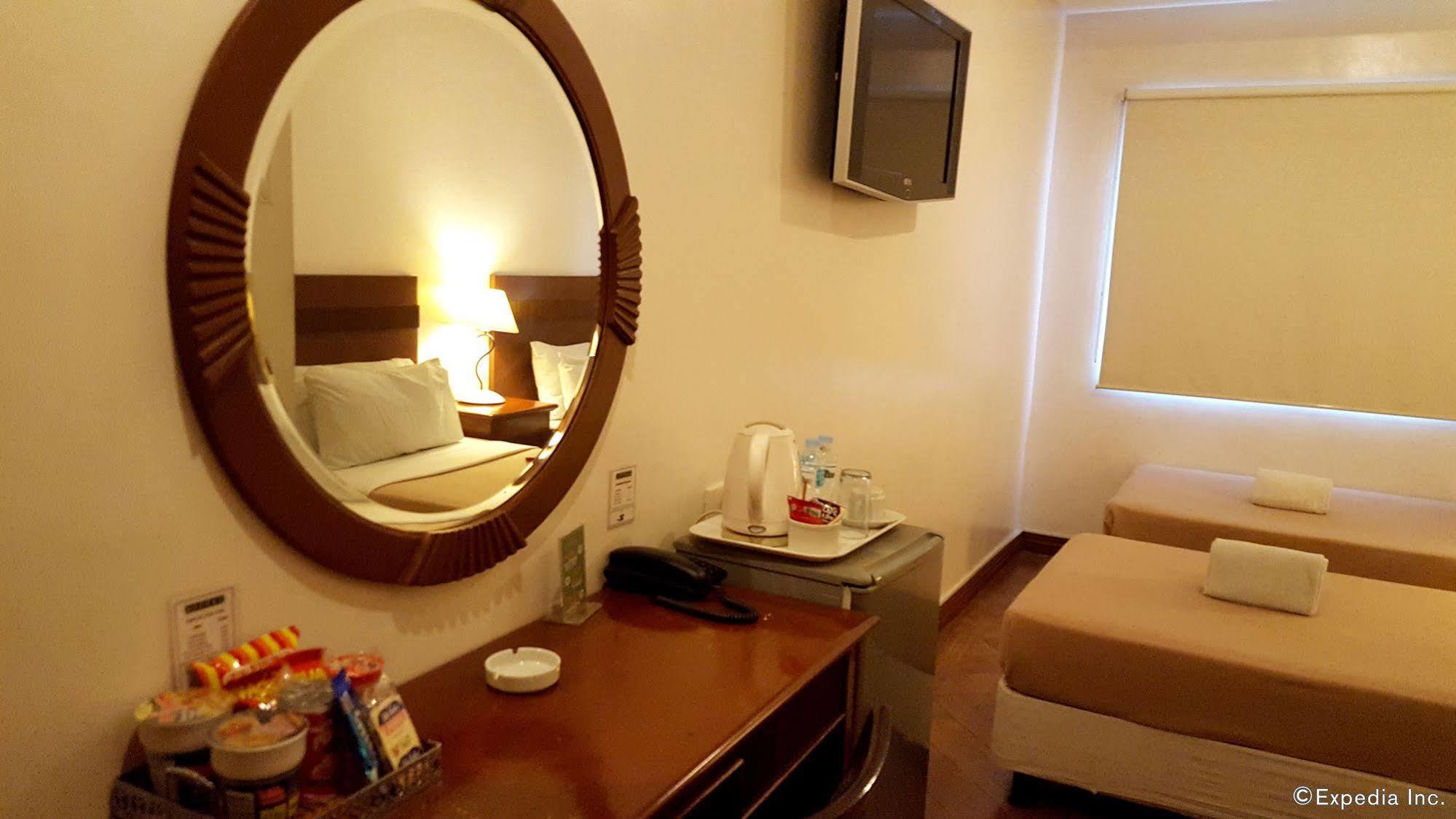 Avitel Hotel Makati City Exterior photo