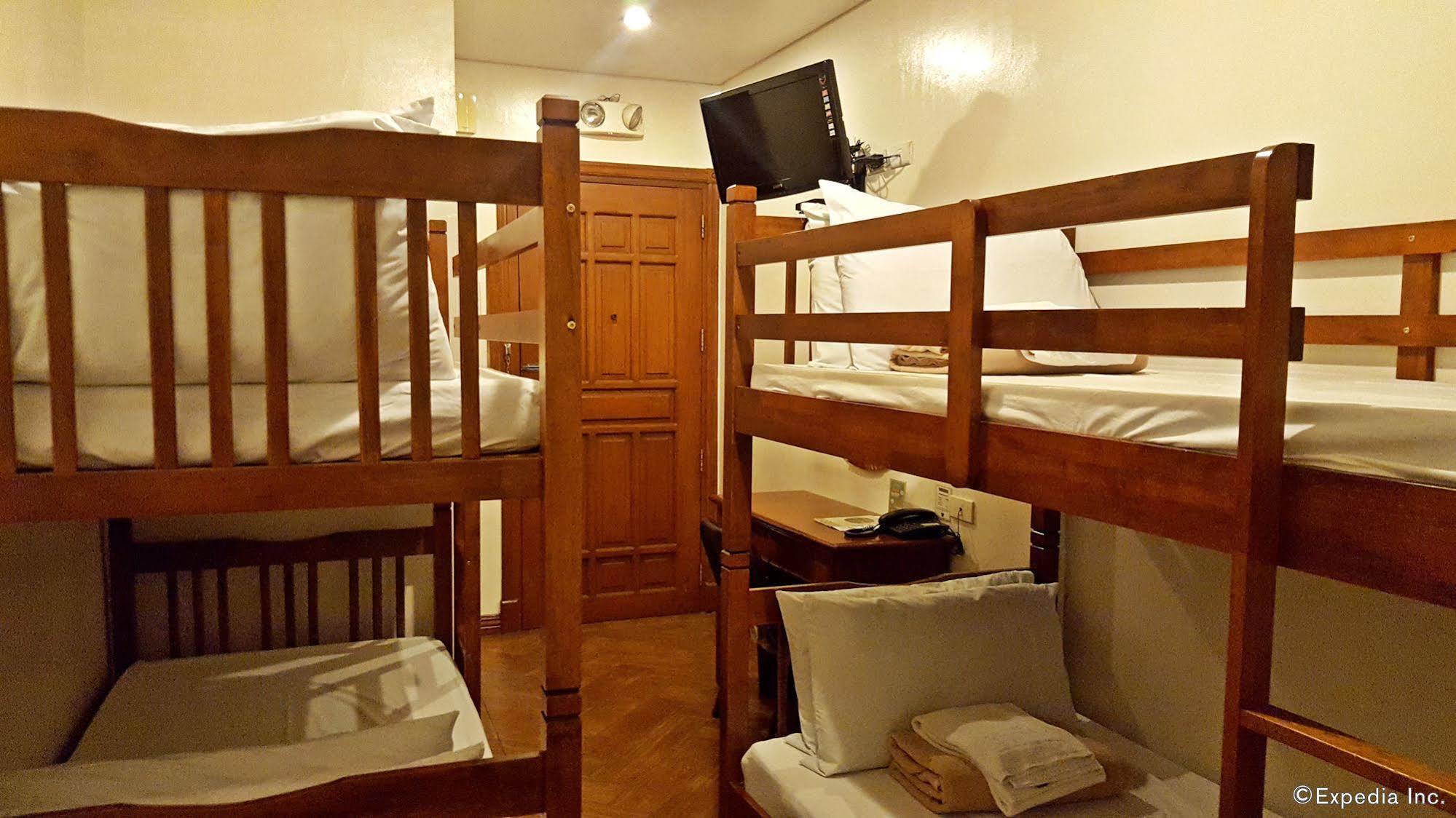 Avitel Hotel Makati City Exterior photo