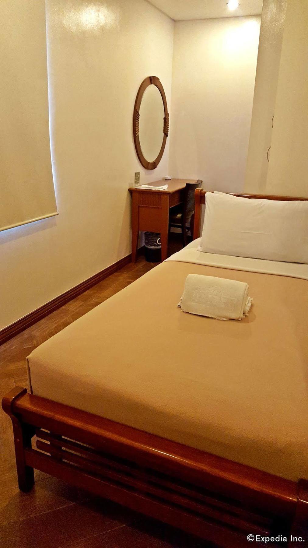 Avitel Hotel Makati City Exterior photo