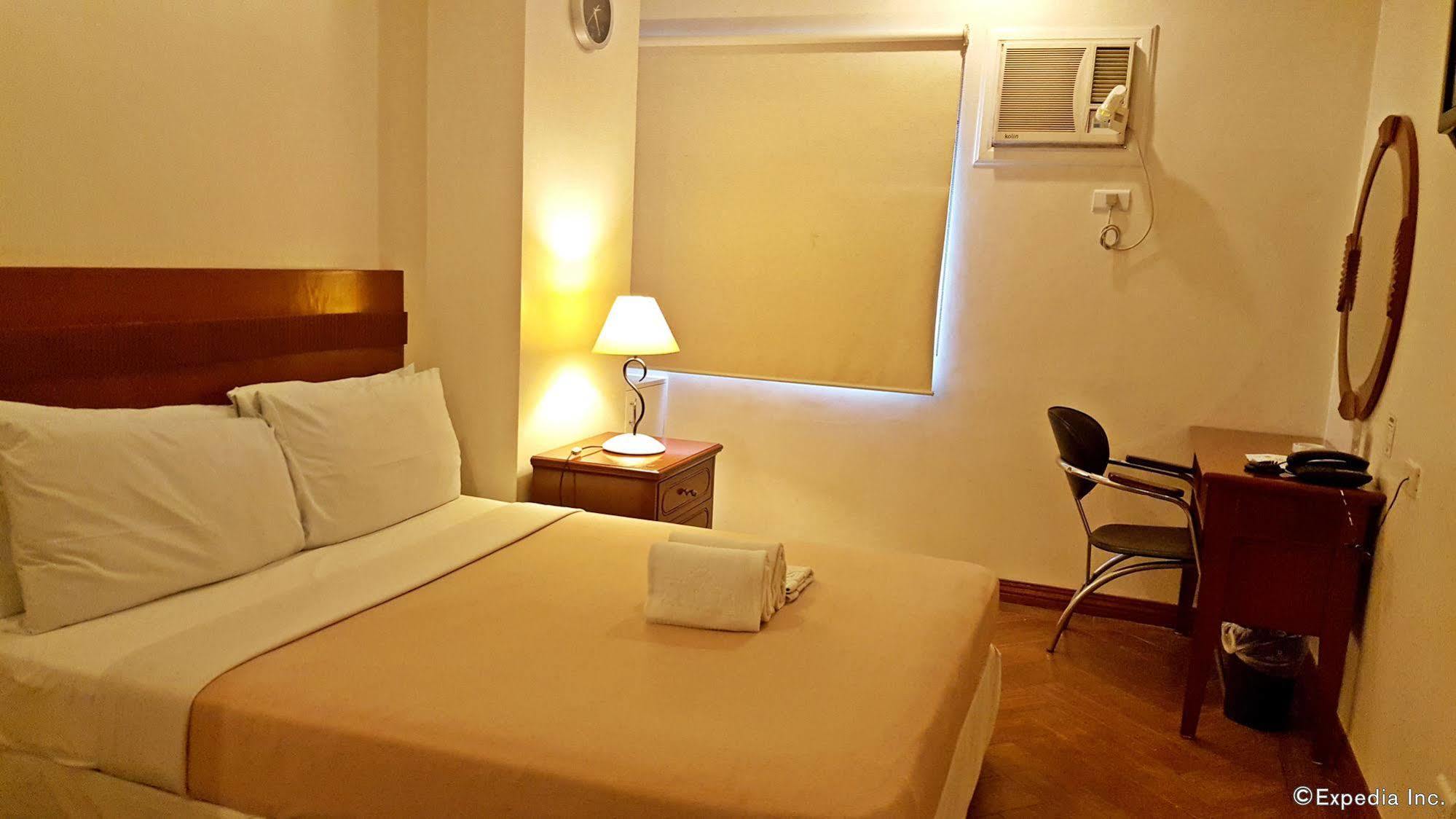 Avitel Hotel Makati City Exterior photo